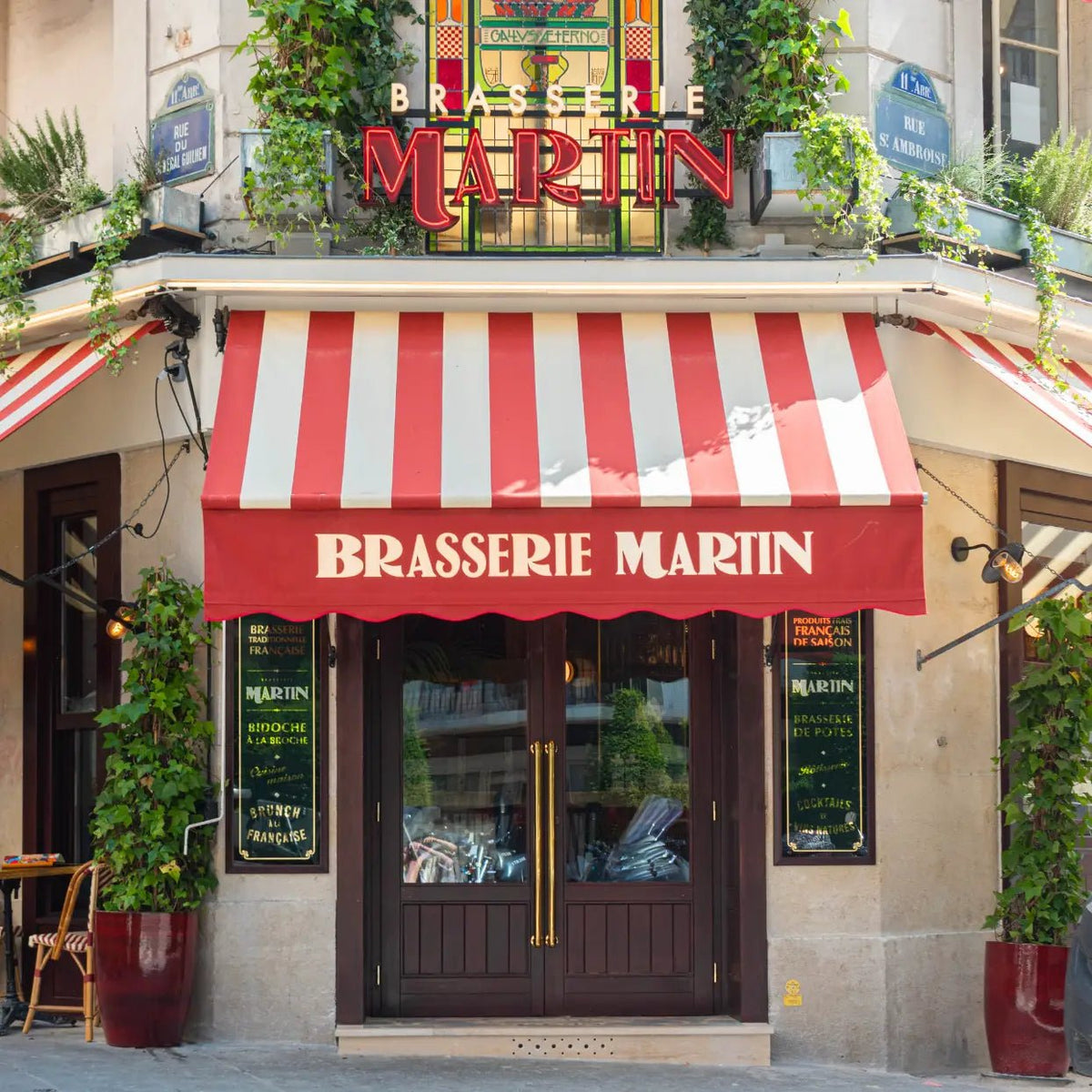 BRASSERIE MARTIN, PARIS | LIGHTING SUPPLY - DYKE & DEAN