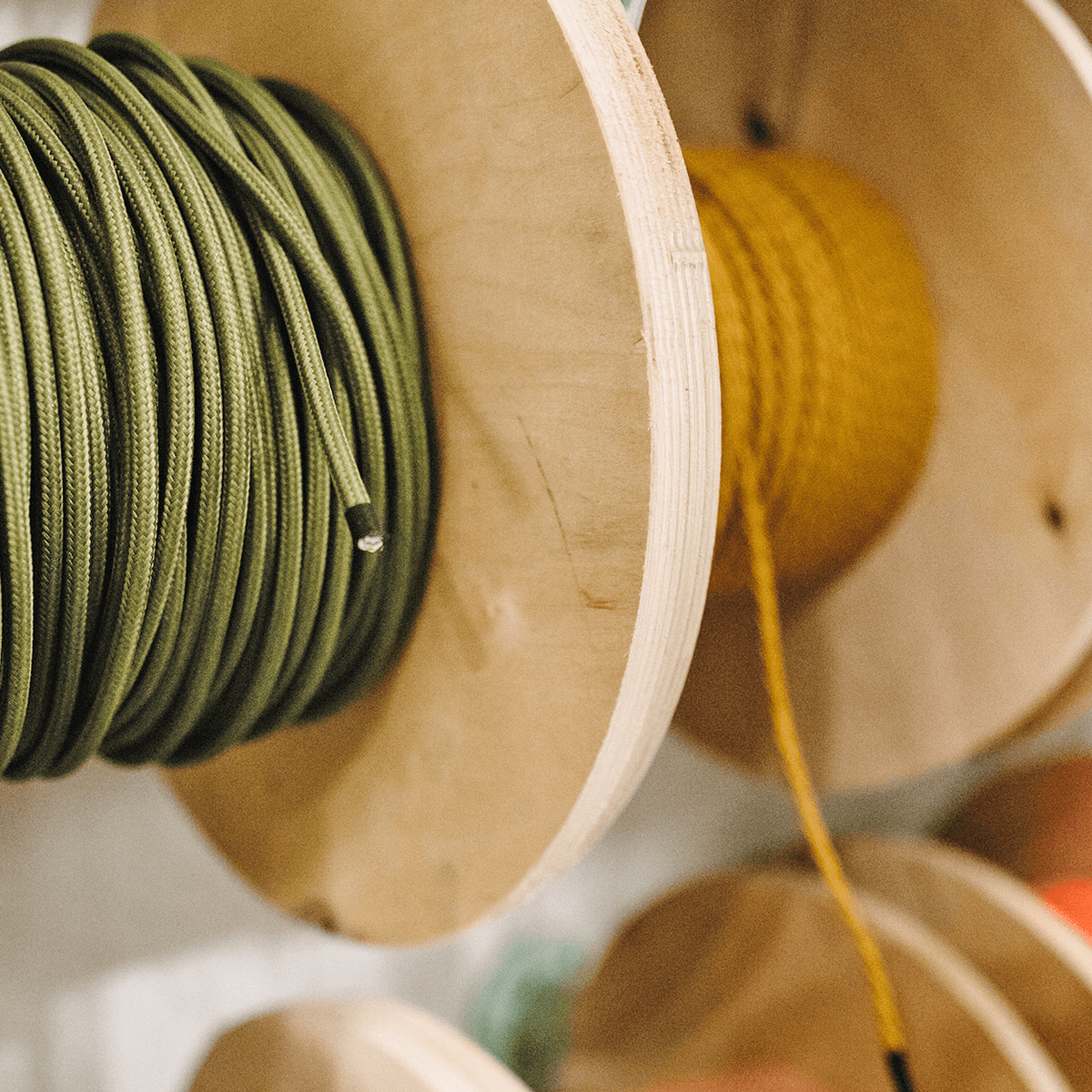 PIGEON GREY FABRIC CABLE ROUND - DYKE & DEAN